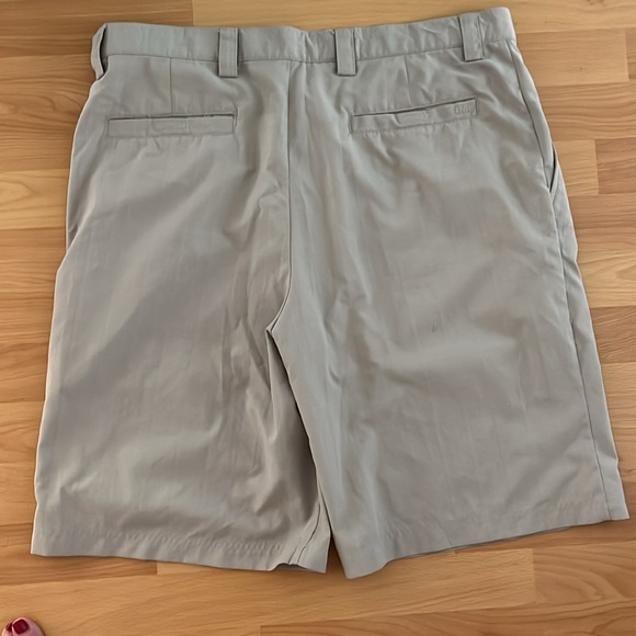 Izod XFG size 36 shorts - Picture 2 of 3